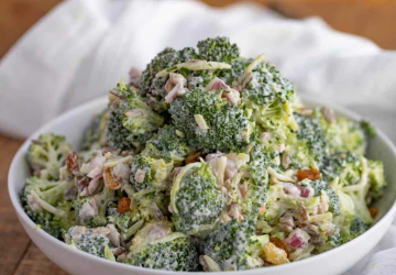 Broccoli and Bacon Salad with Creamy Dressing Christmas Recipe
